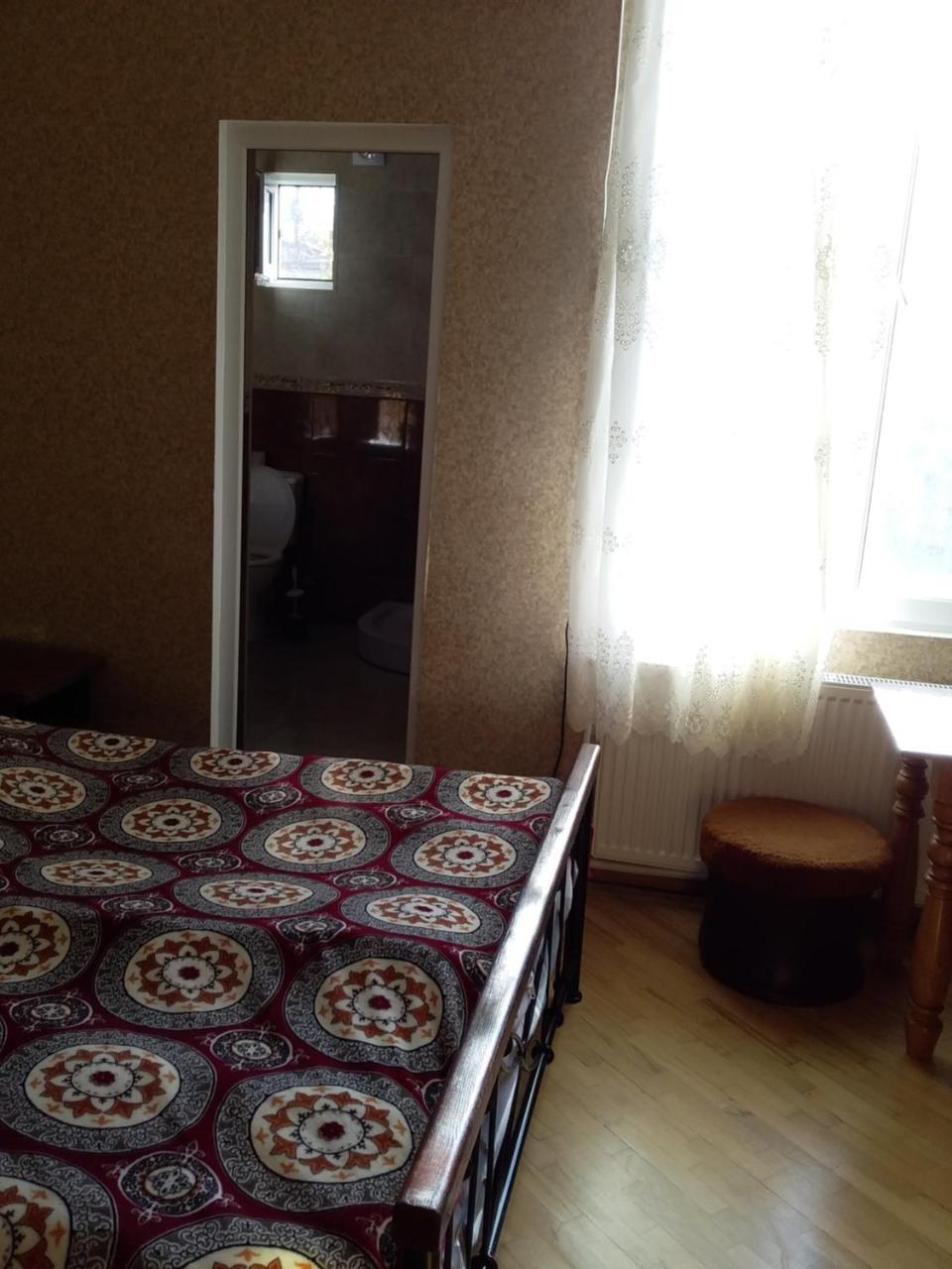 Guest House Medea Telavi Esterno foto