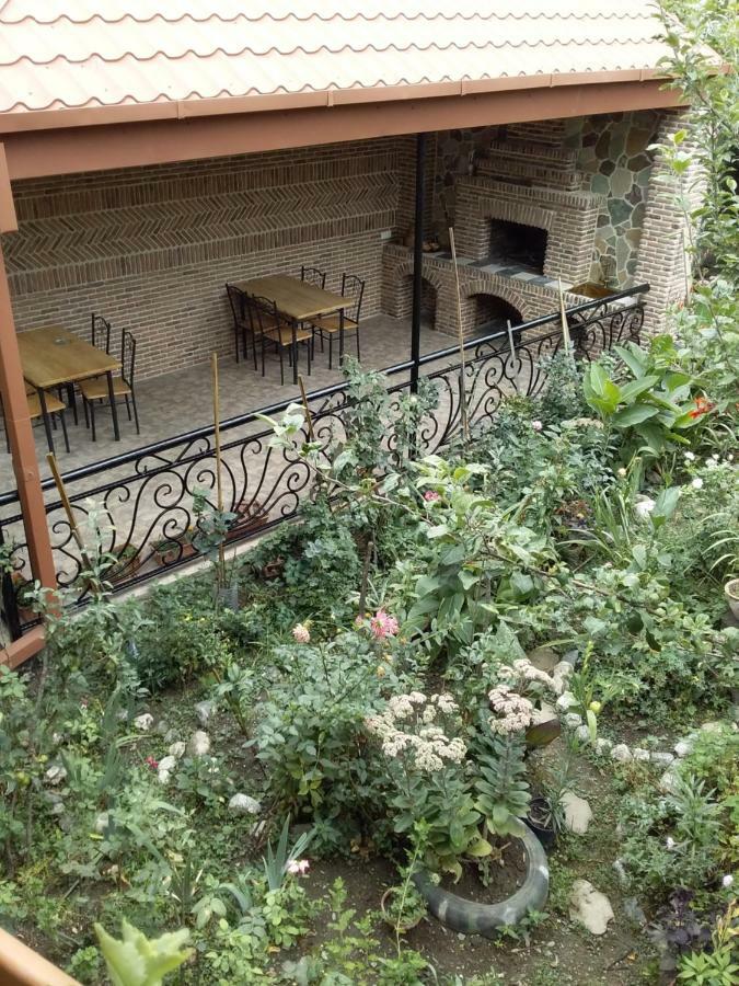 Guest House Medea Telavi Esterno foto